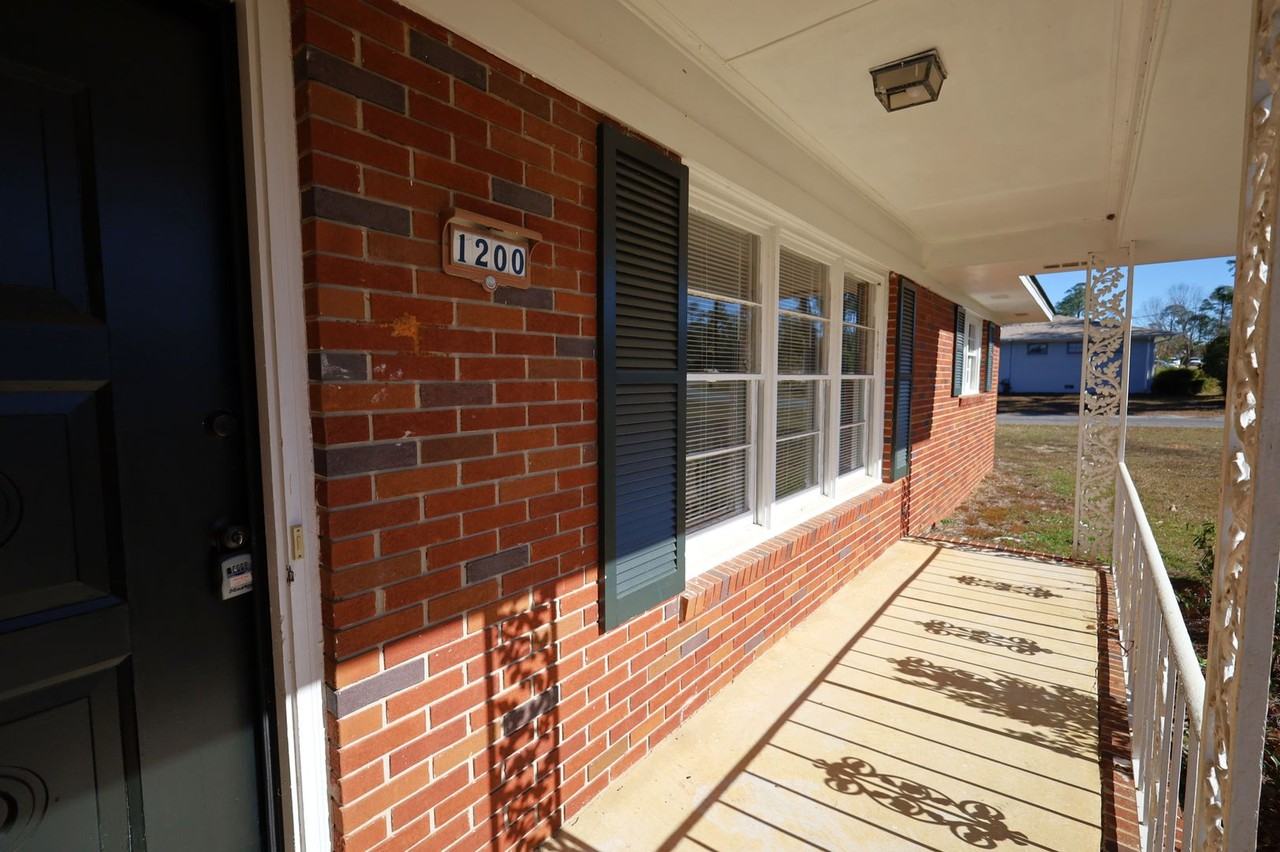 1200 Dellwood Dr - Photo 2 of 13