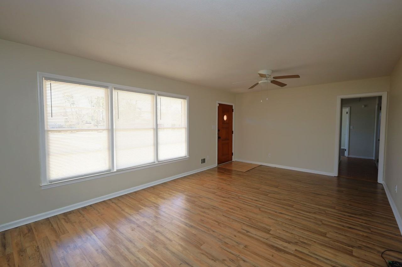 1200 Dellwood Dr - Photo 3 of 13