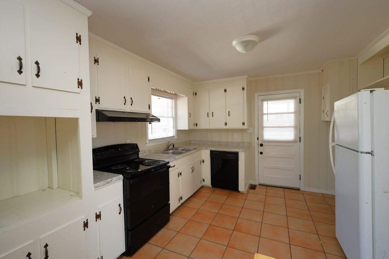 1200 Dellwood Dr - Photo 5 of 13