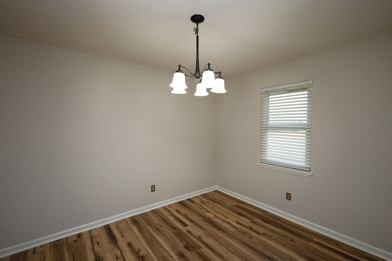 282 Parkview Cir - Photo 4 of 14