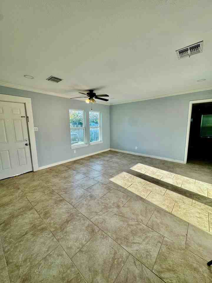 5421 Nelson Ln - Photo 3 of 14