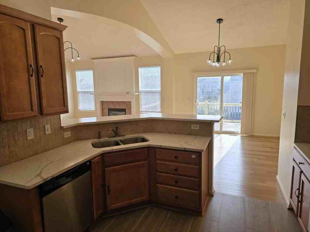 4909 Ne 78th St - Photo 7 of 22