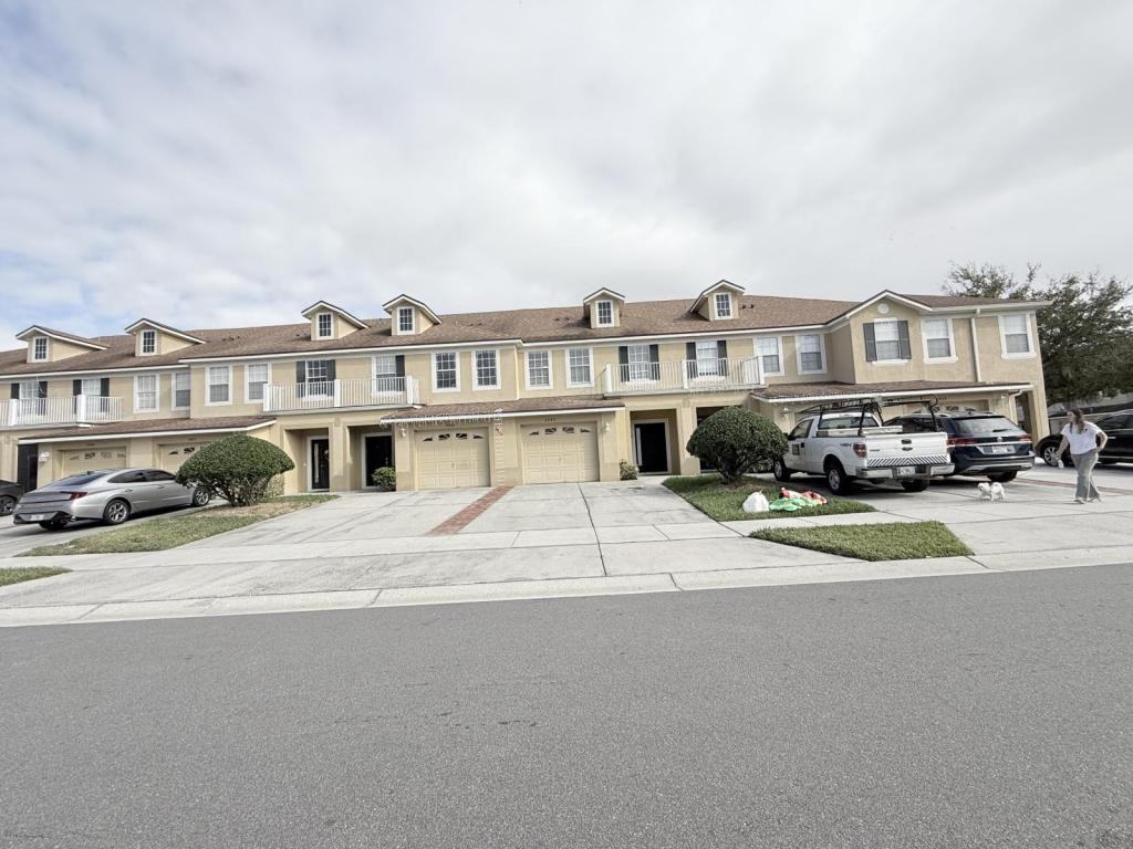 2983 Ashland Ln S - Photo 2 of 50