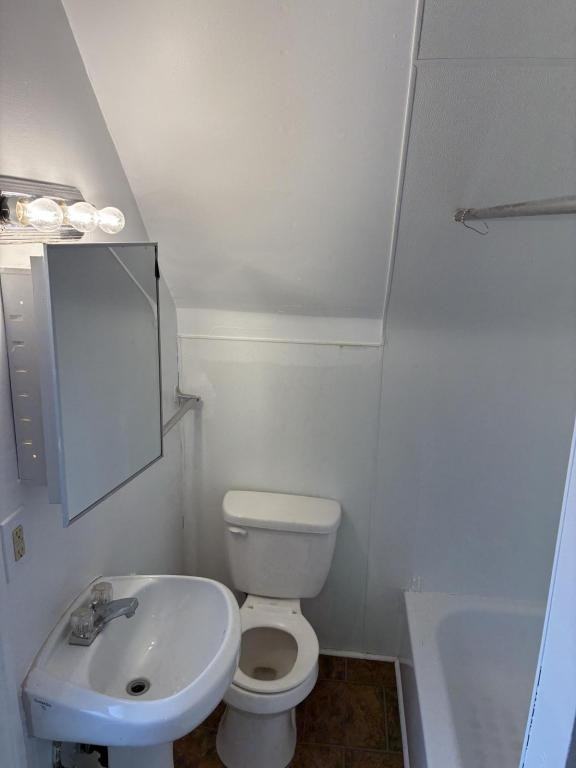 129 Mcginnis Ave Apt 3 - Photo 4 of 7