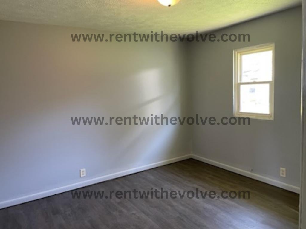 225 S Angle St - Photo 3 of 9