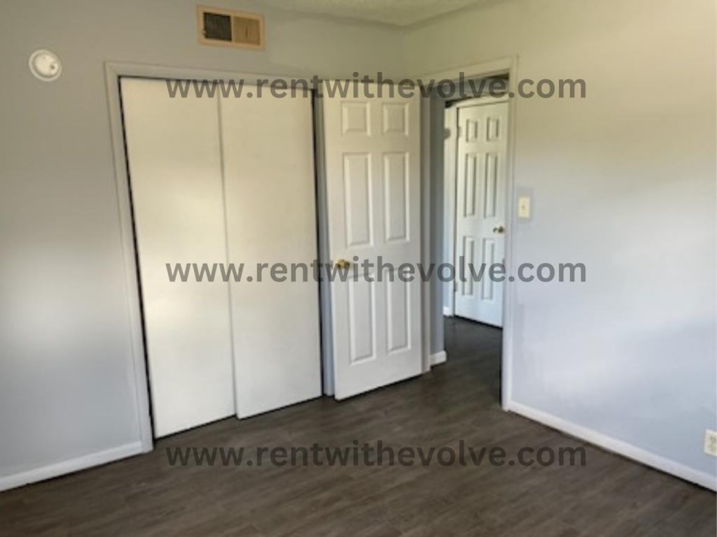 225 S Angle St - Photo 4 of 9