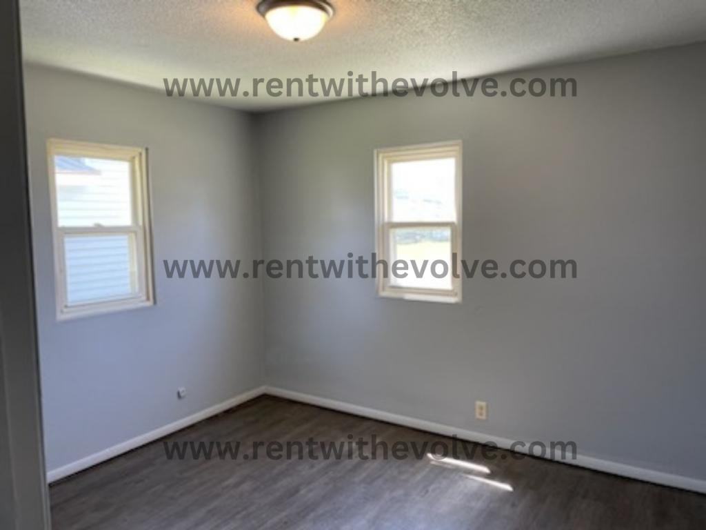 225 S Angle St - Photo 5 of 9