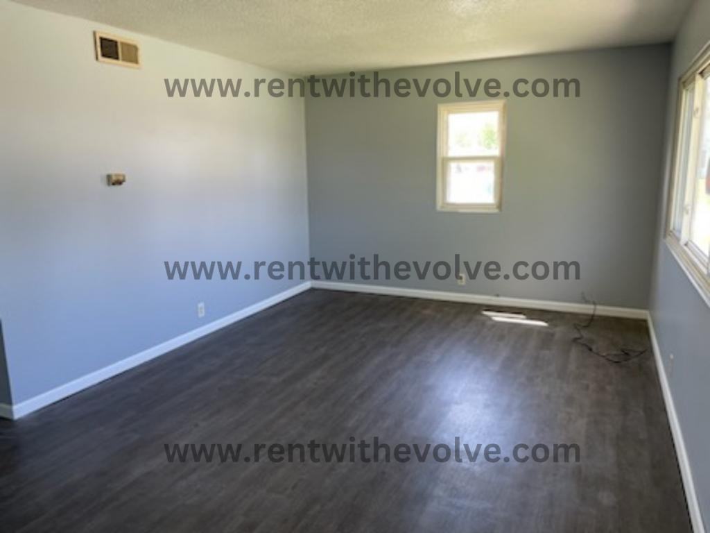 225 S Angle St - Photo 6 of 9