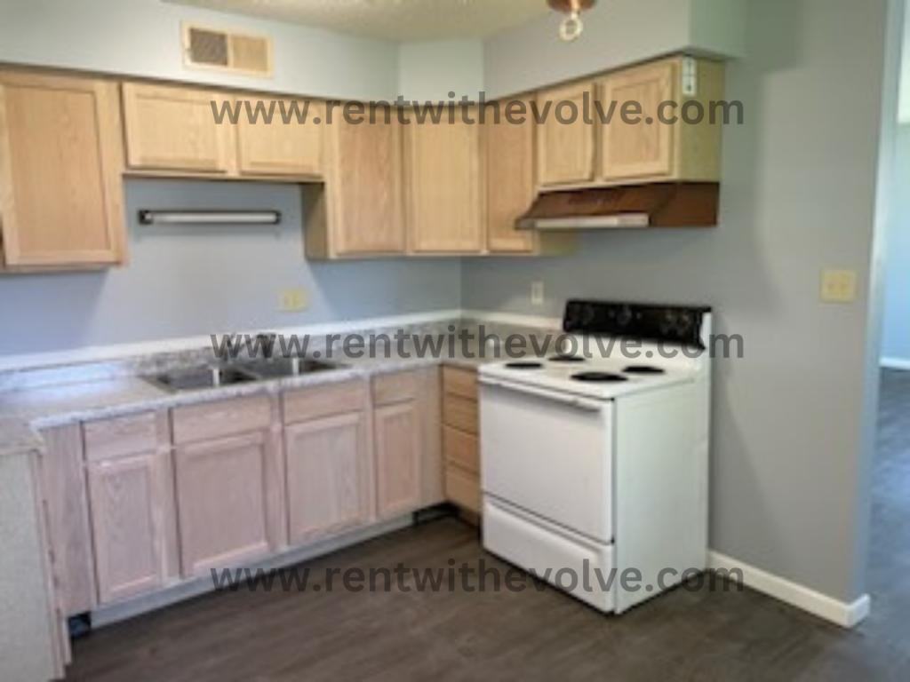 225 S Angle St - Photo 7 of 9