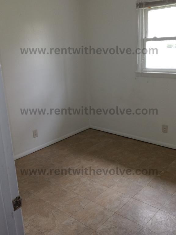 205 S 2nd St - Photo 5 of 6