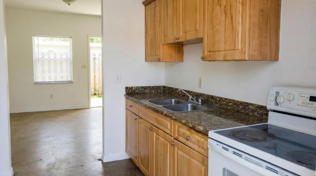 1600 Center St #B11 - Photo 3 of 12