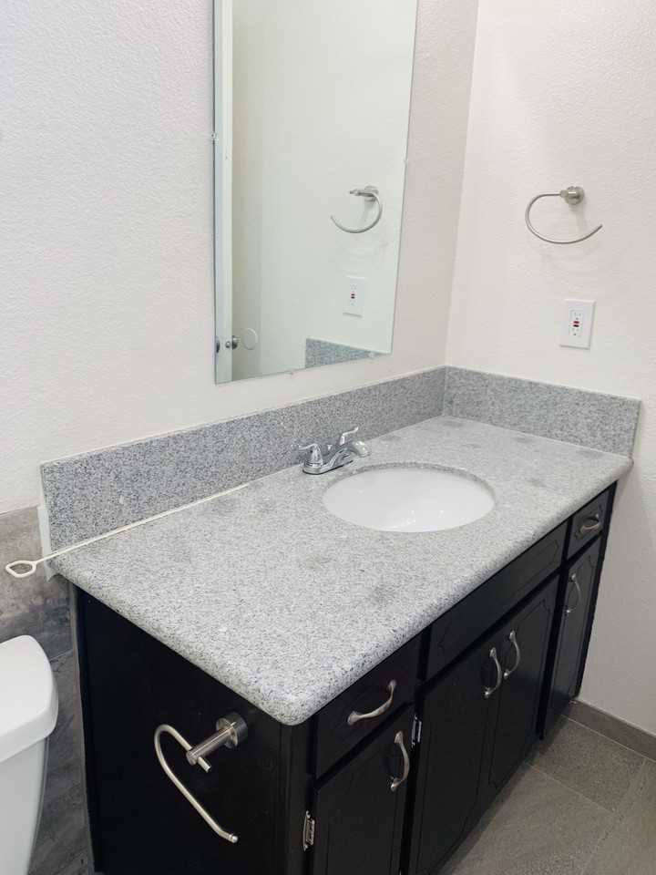 401 W Goshen Ave #B - Photo 6 of 14