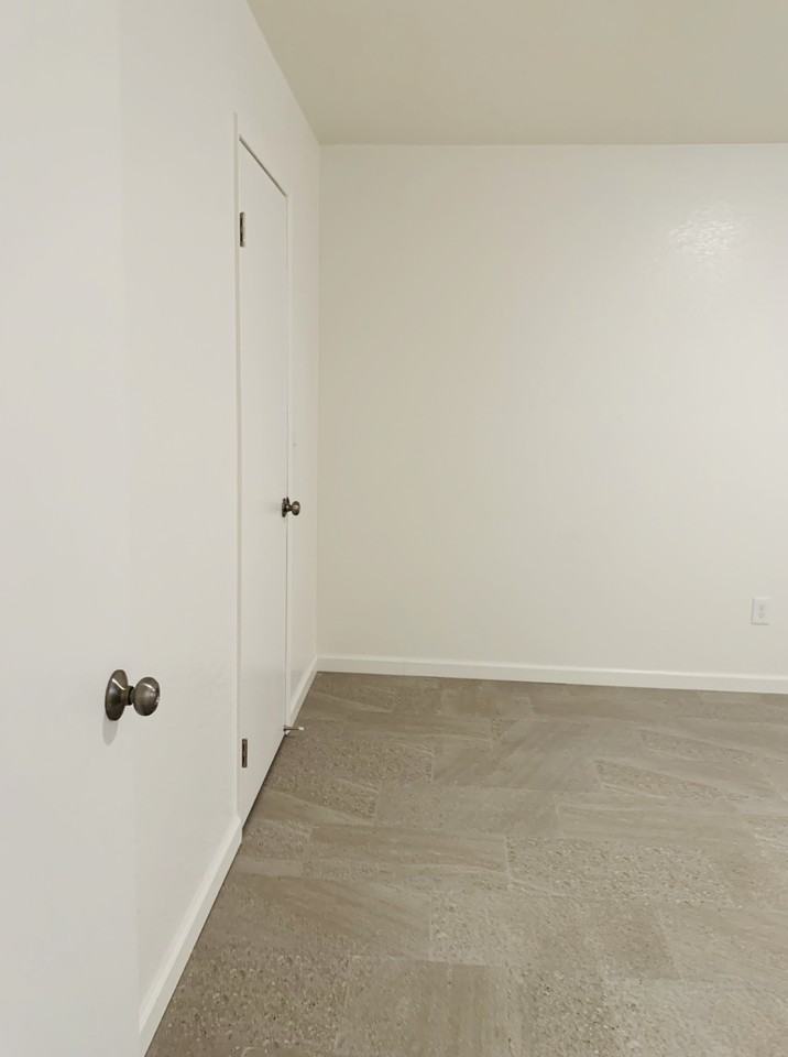 401 W Goshen Ave #B - Photo 3 of 14