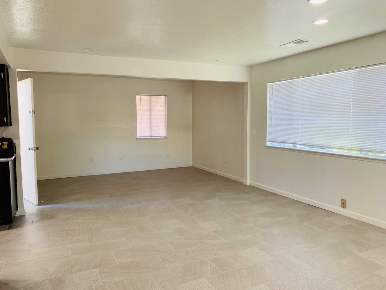 401 W Goshen Ave #B - Photo 5 of 14