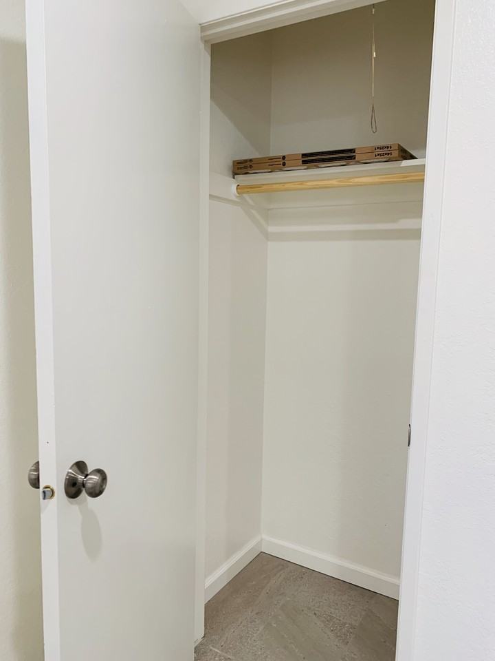 401 W Goshen Ave #B - Photo 4 of 14