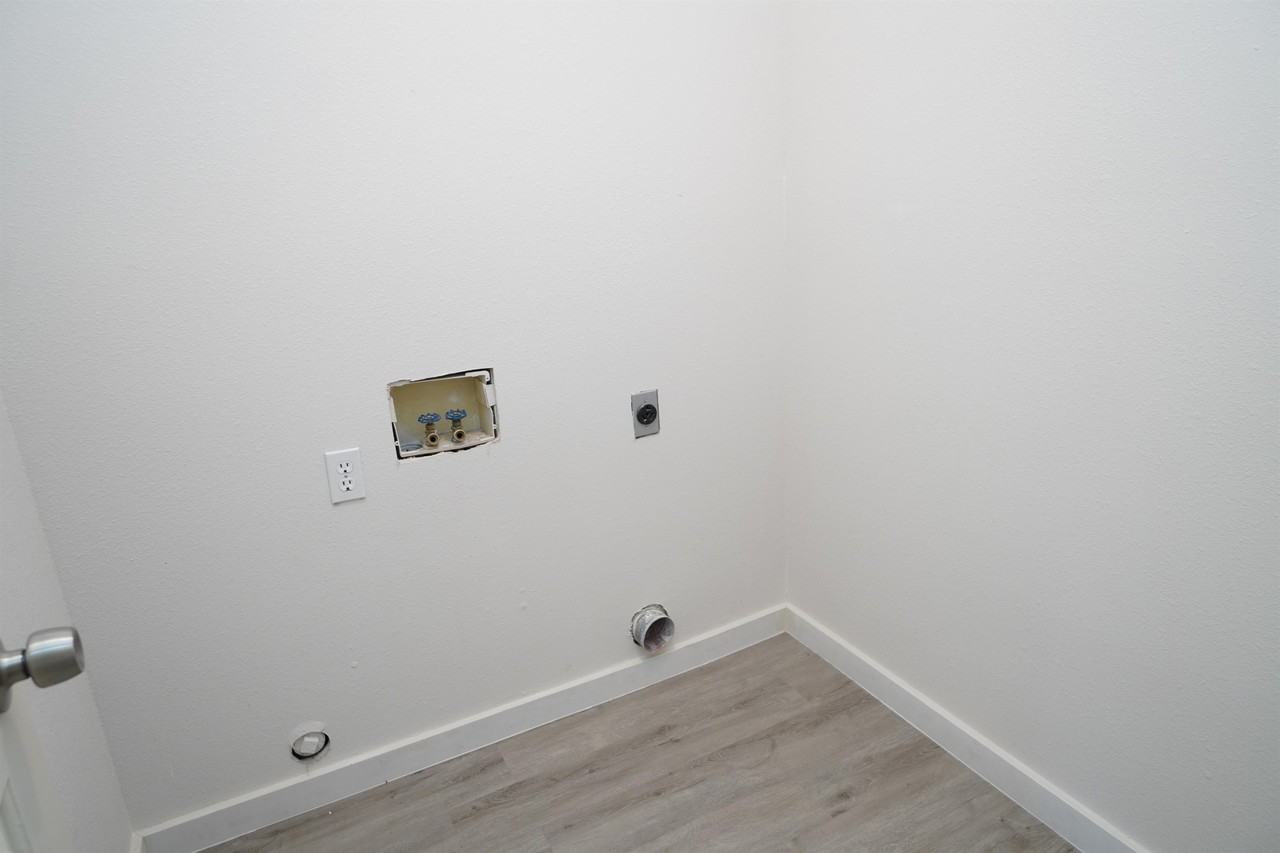 7527 W Lamplighter St - Photo 7 of 32