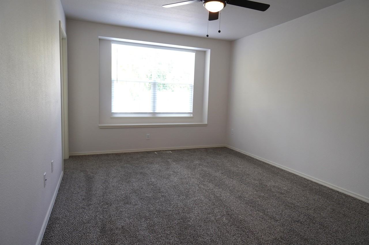 7527 W Lamplighter St - Photo 3 of 32