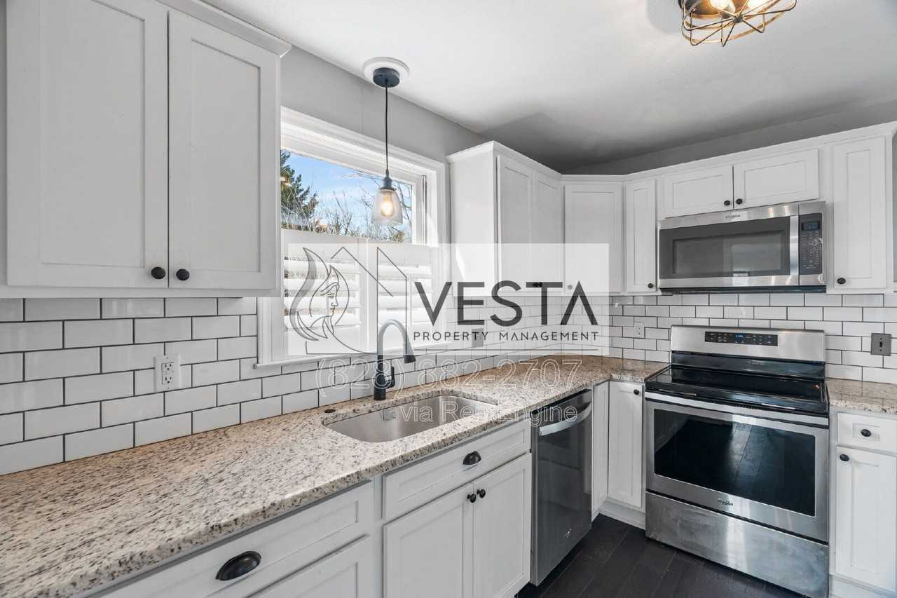 4 Riddle Rd - Photo 4 of 42