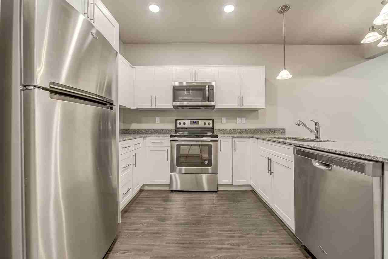 556 En #305 - Photo 4 of 11