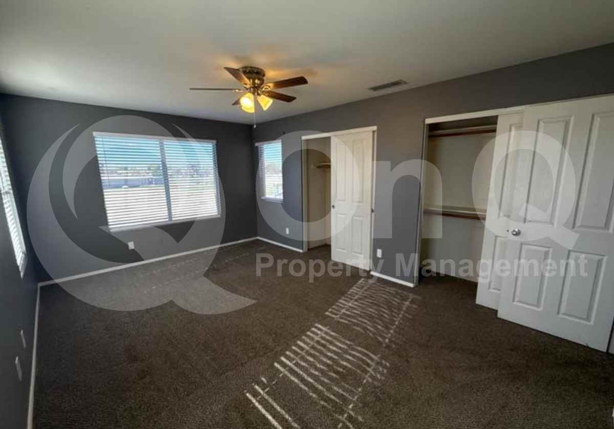 9041 W Caribbean Ln - Photo 3 of 9