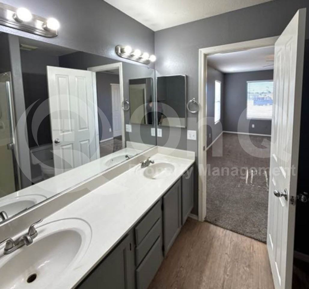 9041 W Caribbean Ln - Photo 6 of 9