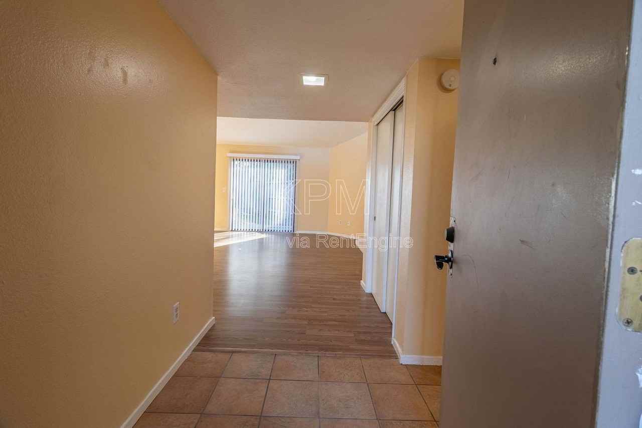 5528 Sandpiper Ct - Photo 2 of 21