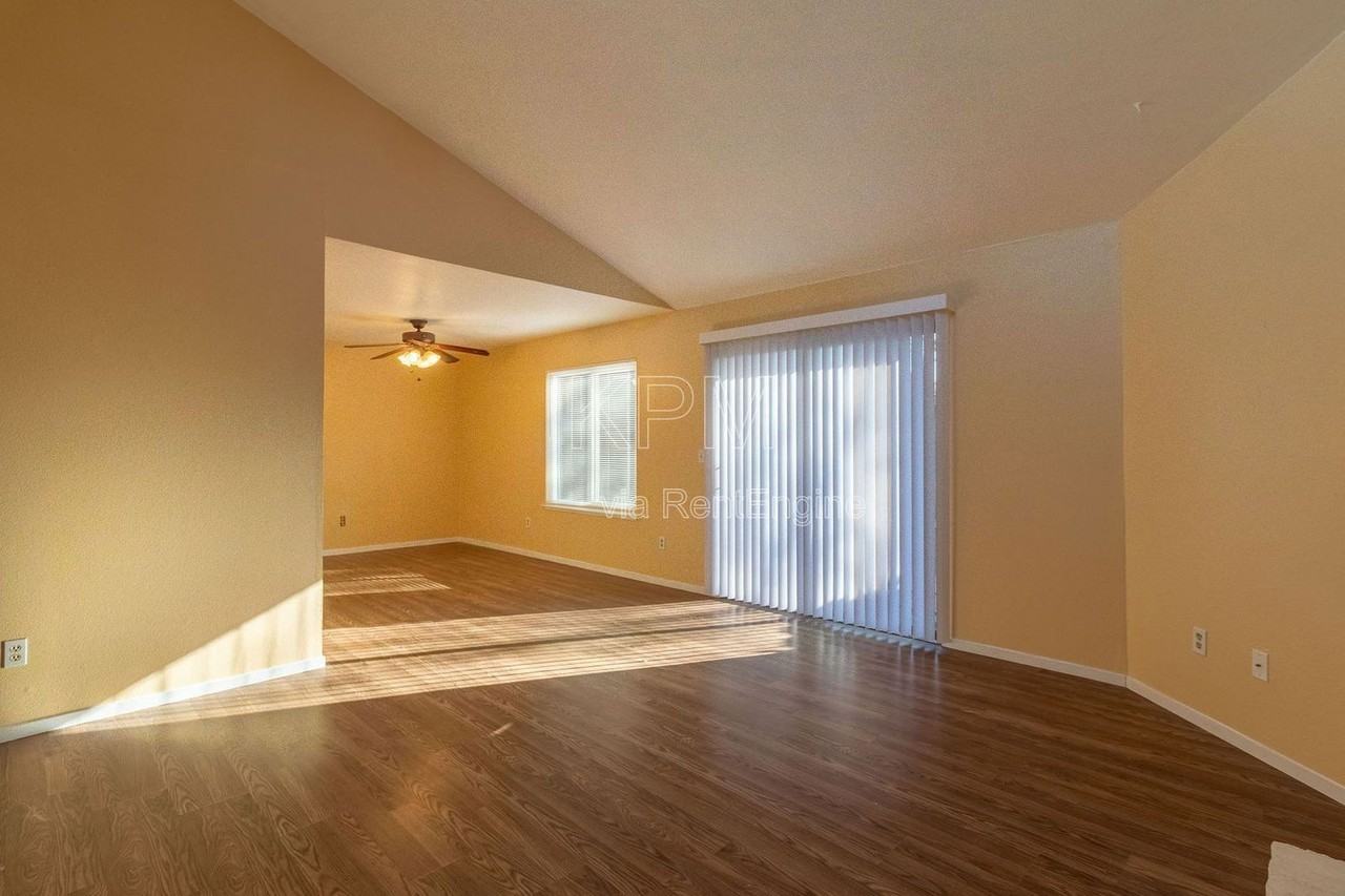 5528 Sandpiper Ct - Photo 5 of 21