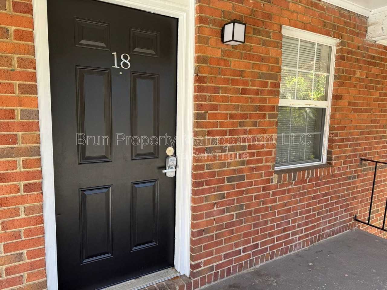 5540 N Broadway St #18 - Photo 2 of 20