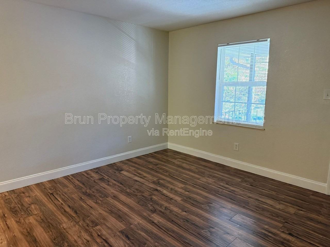 5540 N Broadway St #18 - Photo 6 of 20