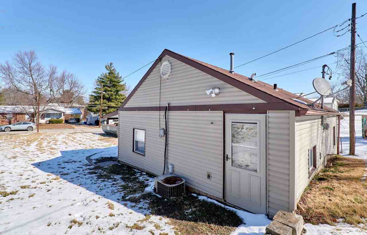 10272 Niblic Dr - Photo 5 of 26