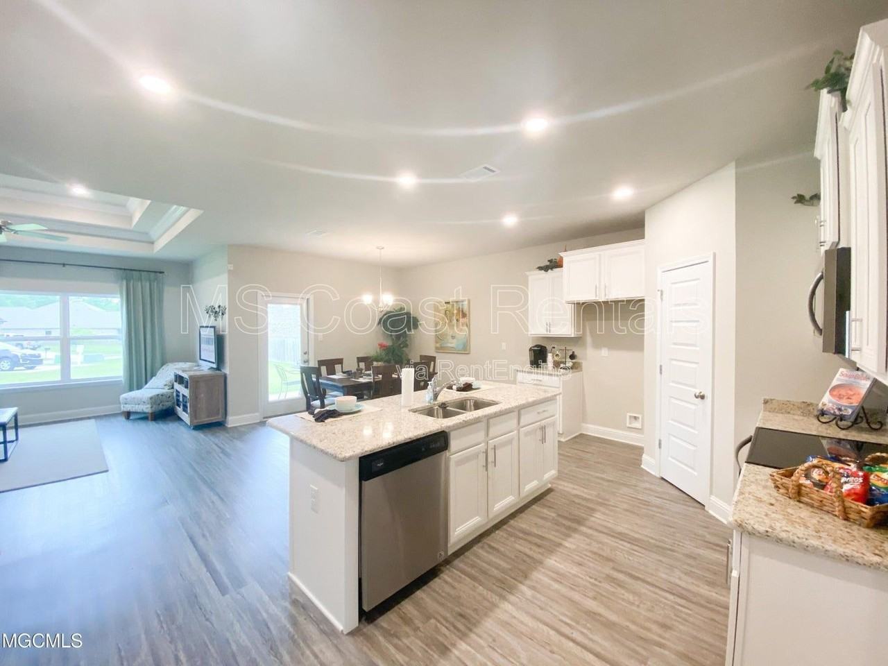 5504 Leeds Ln - Photo 4 of 20