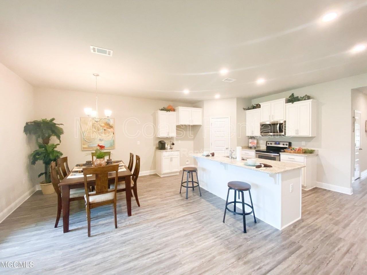 5504 Leeds Ln - Photo 5 of 20