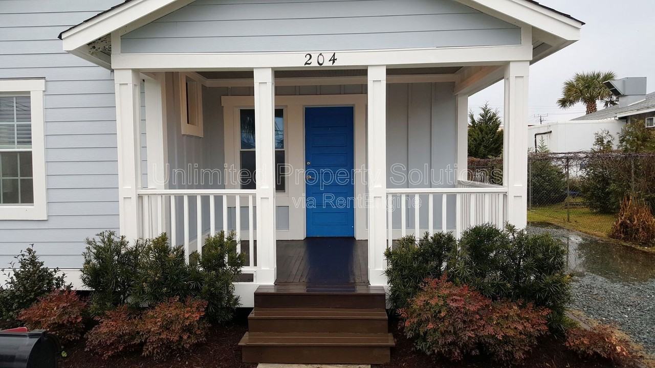 204 Cape Fear Blvd - Photo 2 of 17