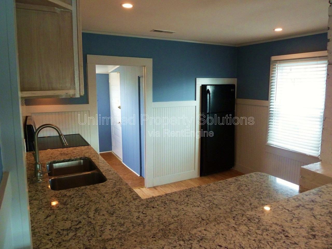 204 Cape Fear Blvd - Photo 4 of 17