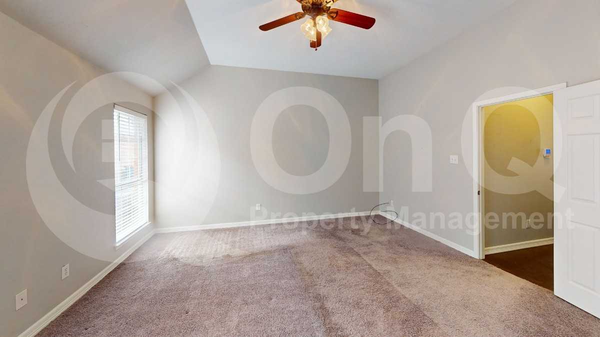 6201 Grantham Dr - Photo 7 of 17