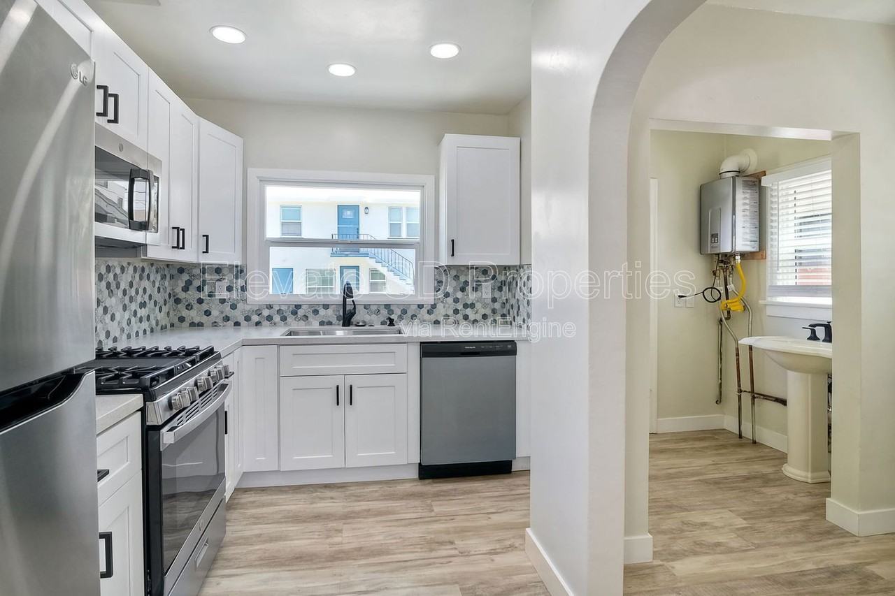 4685 Hamilton St - Photo 4 of 25