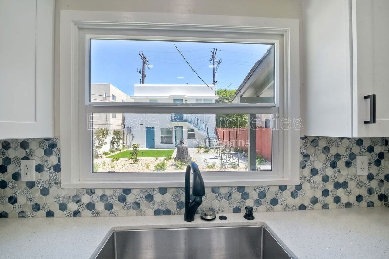 4685 Hamilton St - Photo 5 of 25