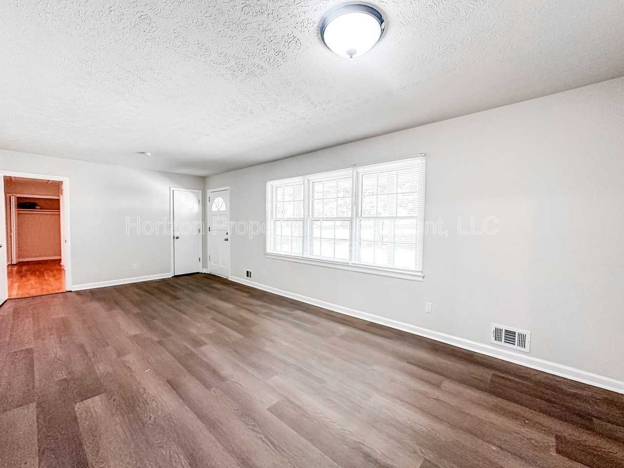 4591 Woodward Rd Sw - Photo 5 of 37