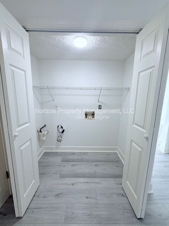 4071 Hidden Hollow Dr #B - Photo 7 of 14