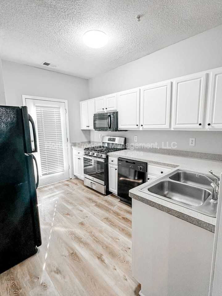 139 Riverstone Commons Cir - Photo 6 of 28