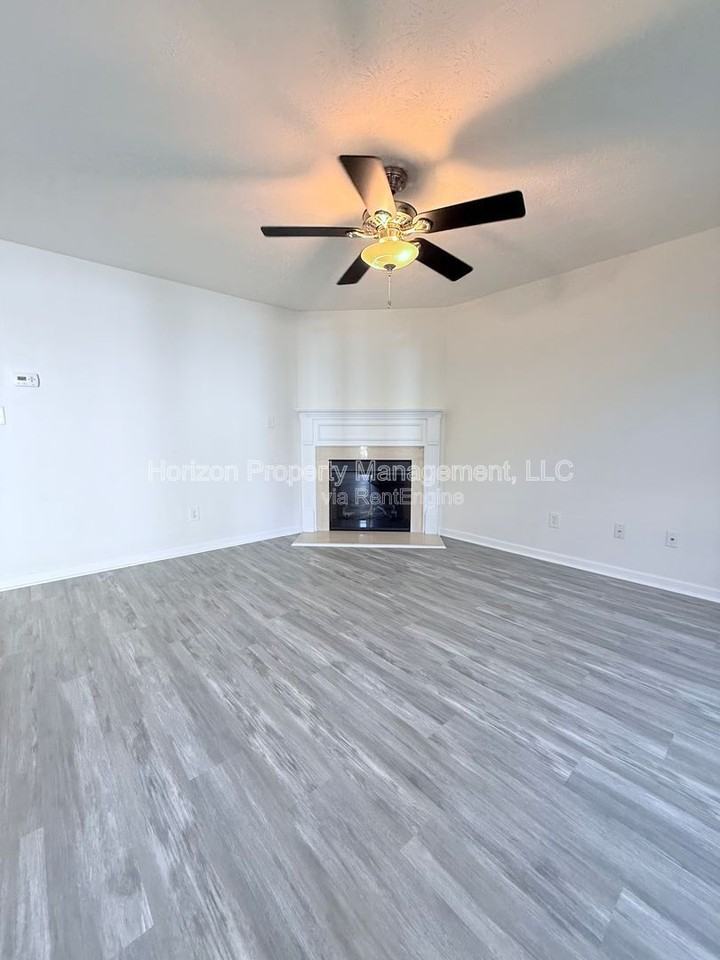 1593 Little Creek Dr - Photo 3 of 15