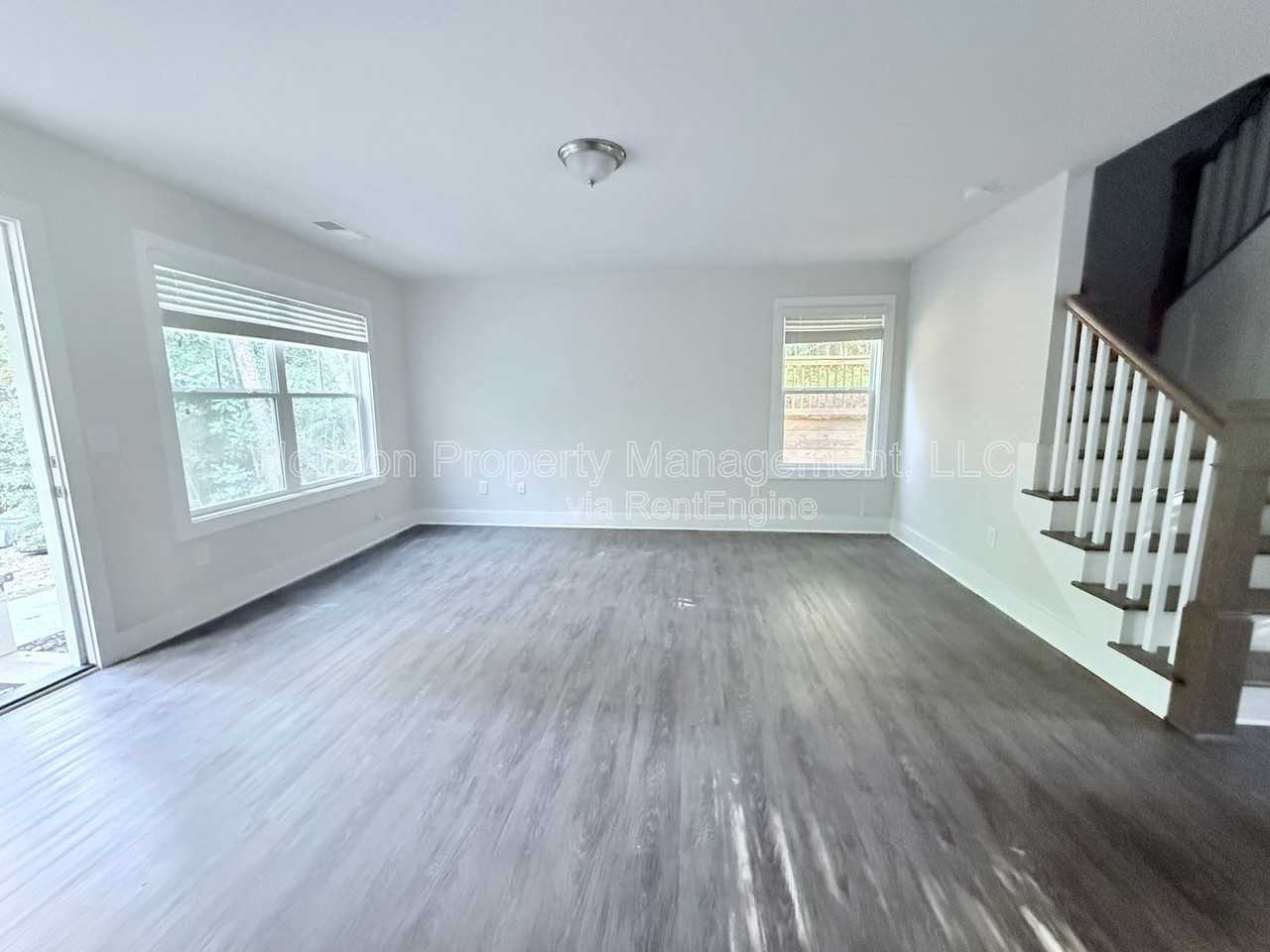 5210 Phoenix St - Photo 2 of 16