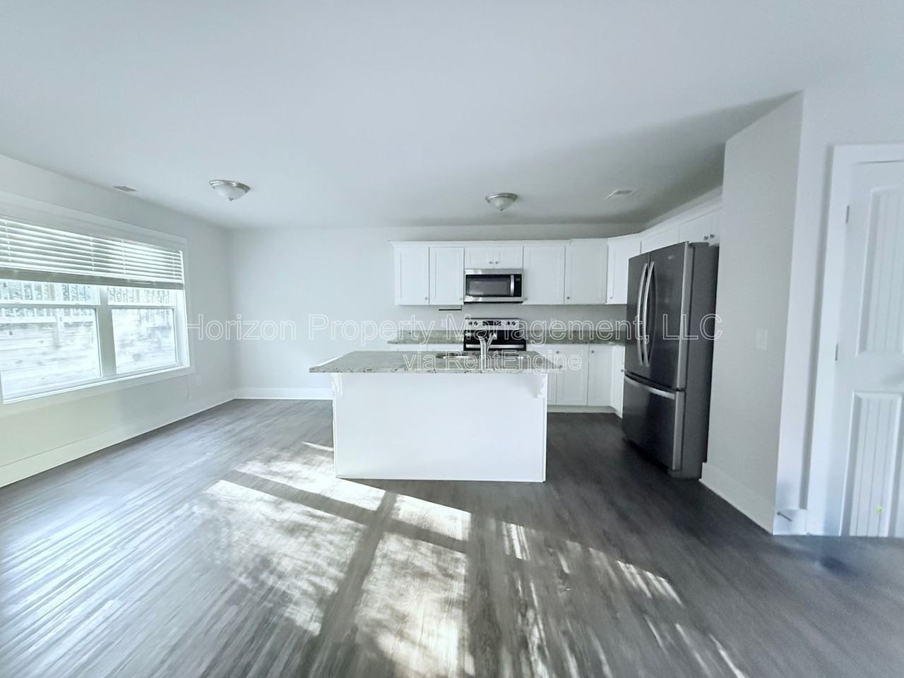 5210 Phoenix St - Photo 4 of 16