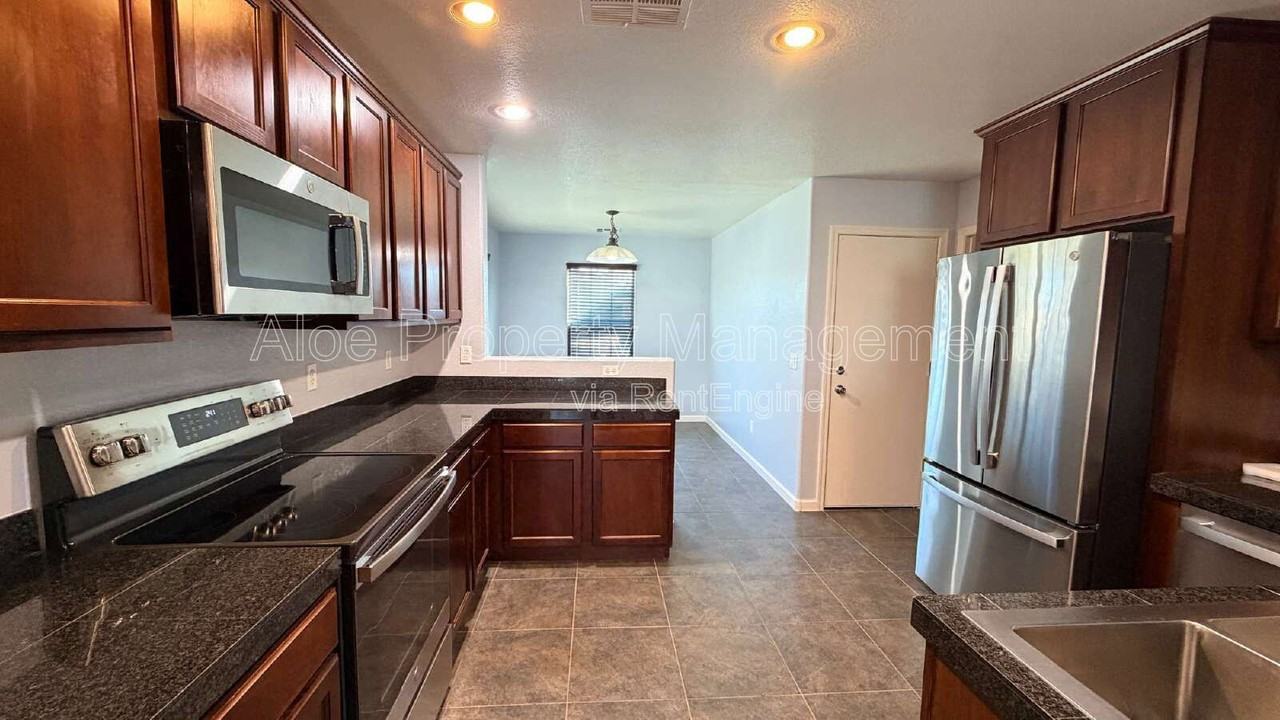 36532 W Barcelona Ln - Photo 3 of 22