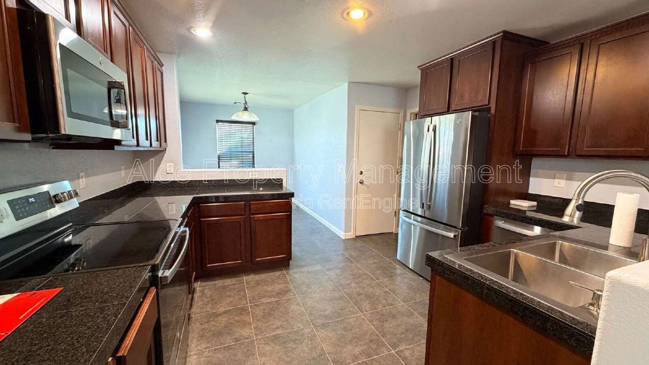 36532 W Barcelona Ln - Photo 4 of 22