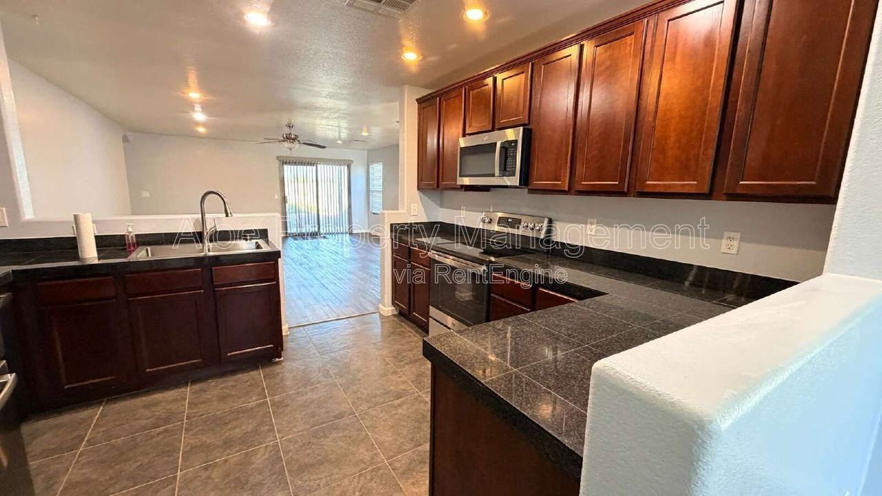 36532 W Barcelona Ln - Photo 6 of 22