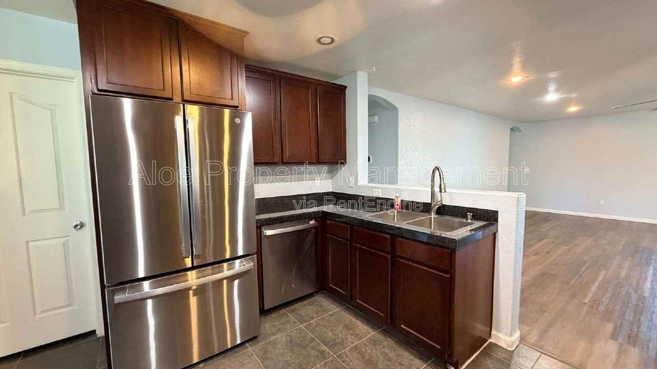 36532 W Barcelona Ln - Photo 7 of 22