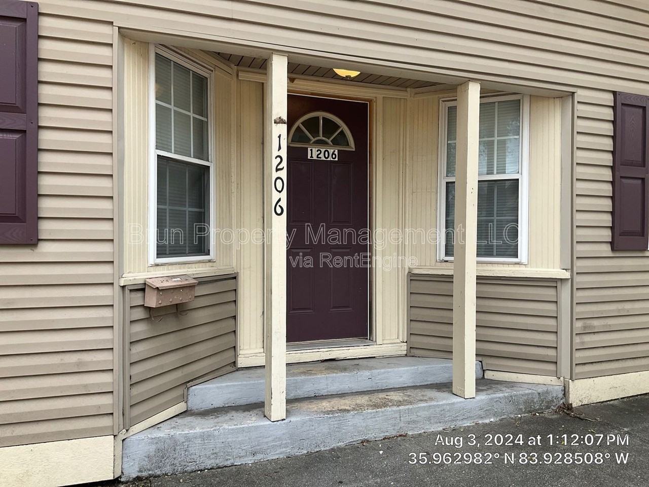 1206 Forest Ave - Photo 2 of 32