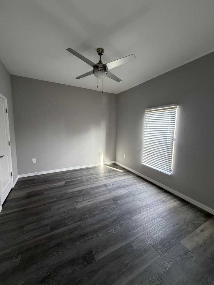 1156 Melville Rd - Photo 6 of 31