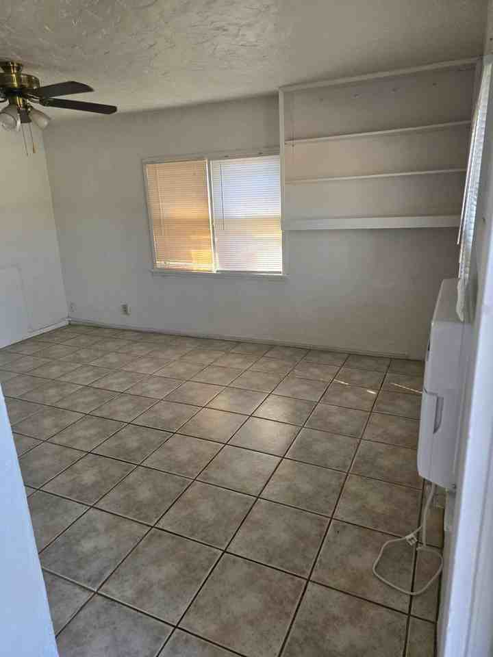 3556 E Fairmount St - Photo 2 of 9